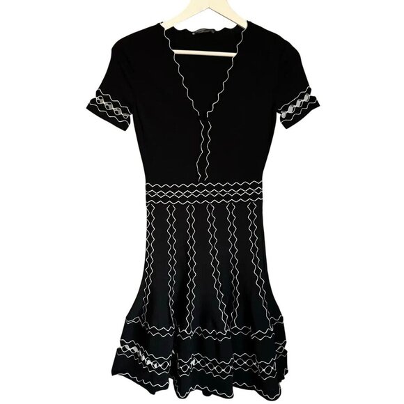 ALEXANDER MCQUEEN Knit Dress Italy S Black White Scallop Cutout Bodycon Cocktail - Picture 1 of 12